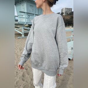 BRANDY MELVILLE ERICA CREWNECK